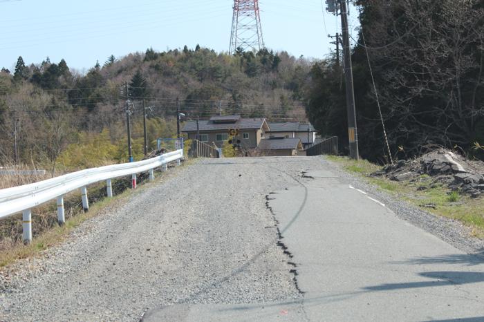 舗装されていない道も多い